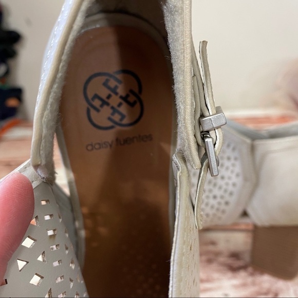 Daisy Fuentes WesleyPeep-toe ankle bootie Size 12 - Picture 6 of 8